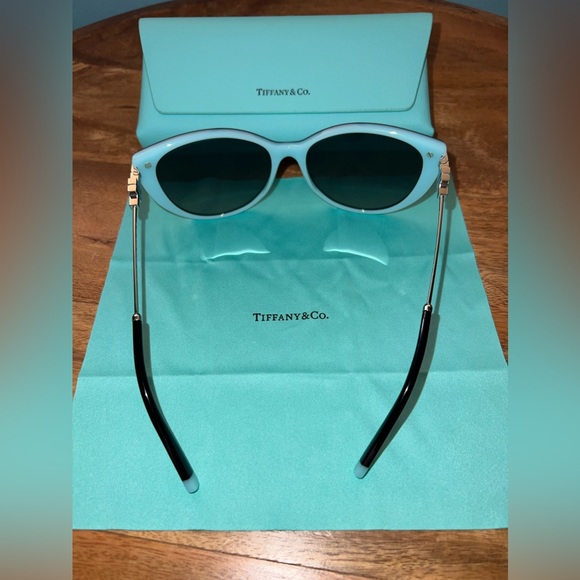 AUTHENTIC TIFFANY - T Cat Eye Sunglasses in Black Acetate with Tiffany B - Picture 4 of 6